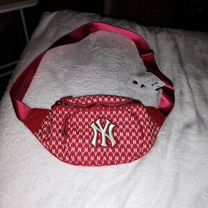New York Yankees Monogram Hip Sack Bag NWT. OBO